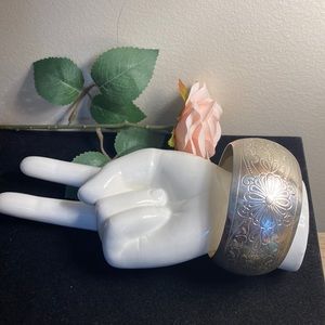 *** SOLD *** Silver toned bracelet